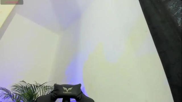 Image 3 of nathalia_isazax Stream on Chaturbate on 23 days ago