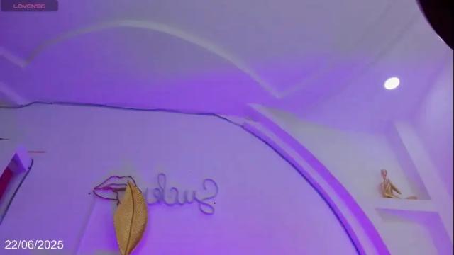Image 12 of nathaly_laurent Stream on Chaturbate on 1 month ago
