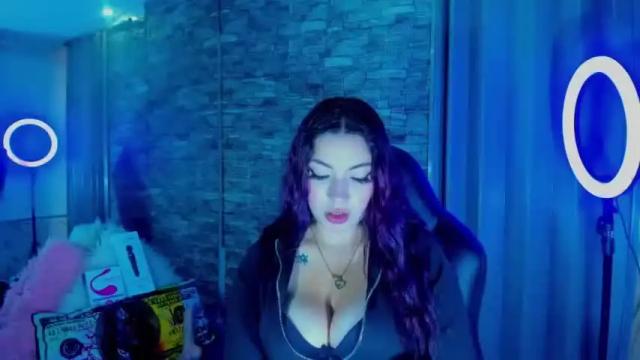 Image 3 of nattie_amber69 Stream on Chaturbate on 16 months ago