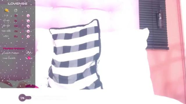 Image 2 of naturall_latina_ Stream on Chaturbate on 13 months ago