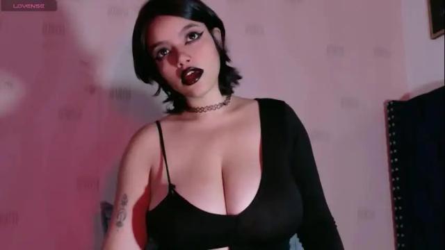 Image 7 of naturaltitss_ Stream on Chaturbate on 20 days ago