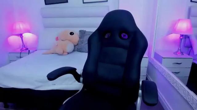 Image 2 of naughtiness_angie Stream on Chaturbate on 14 months ago
