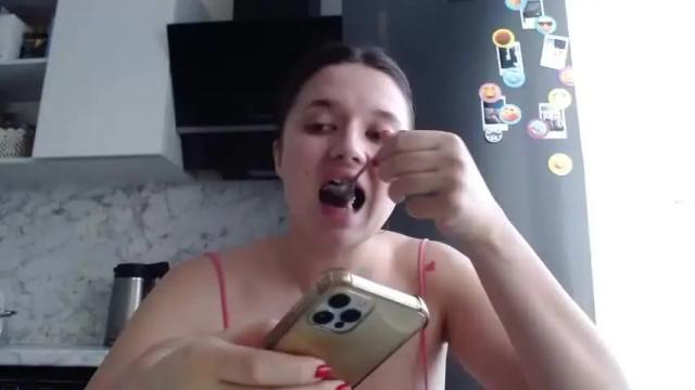 Image 4 of naughty_christie Stream on Chaturbate on 15 months ago