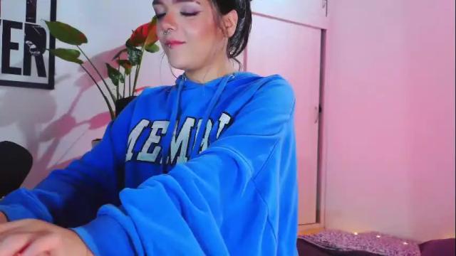 Image 11 of naughty_em_17 Stream on Chaturbate on 4 days ago
