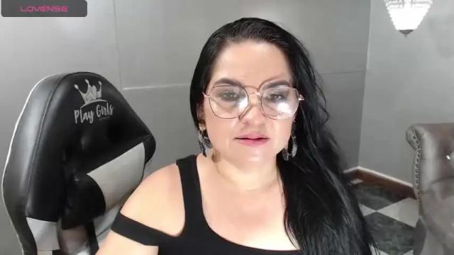 Image 12 of naughty_milfxx Stream on Chaturbate on 19 months ago