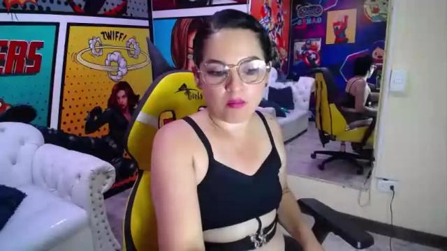 Image 10 of naughty_milfxx Stream on Chaturbate on 19 months ago