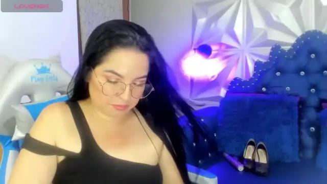 Image 3 of naughty_milfxx Stream on Chaturbate on 19 months ago