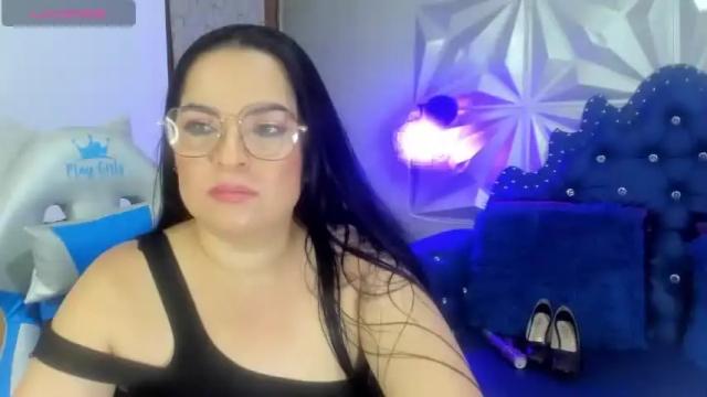 Image 4 of naughty_milfxx Stream on Chaturbate on 19 months ago