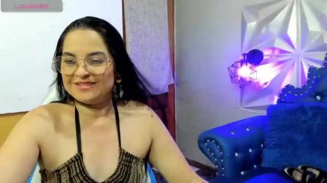 Image 4 of naughty_milfxx Stream on Chaturbate on 19 months ago