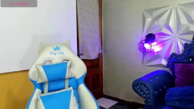 Image 12 of naughty_milfxx Stream on Chaturbate on 19 months ago
