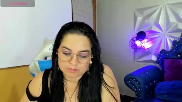 Image 6 of naughty_milfxx Stream on Chaturbate on 19 months ago