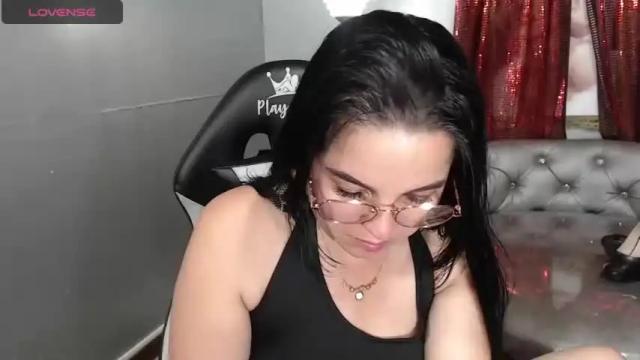 Image 11 of naughty_milfxx Stream on Chaturbate on 19 months ago
