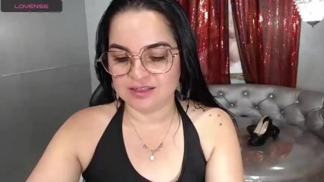 Image 12 of naughty_milfxx Stream on Chaturbate on 19 months ago