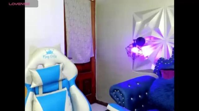 Image 11 of naughty_milfxx Stream on Chaturbate on 18 months ago
