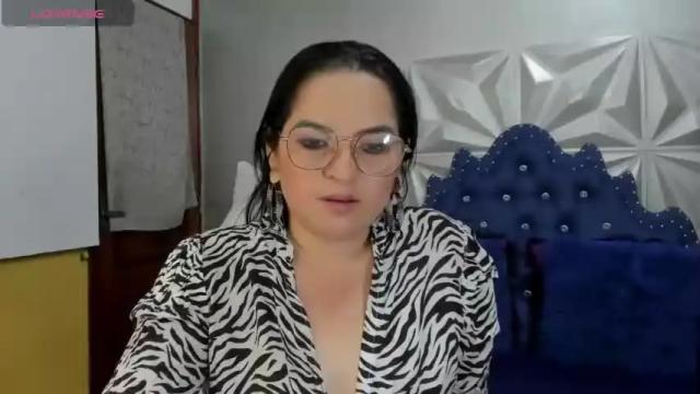 Image 10 of naughty_milfxx Stream on Chaturbate on 18 months ago