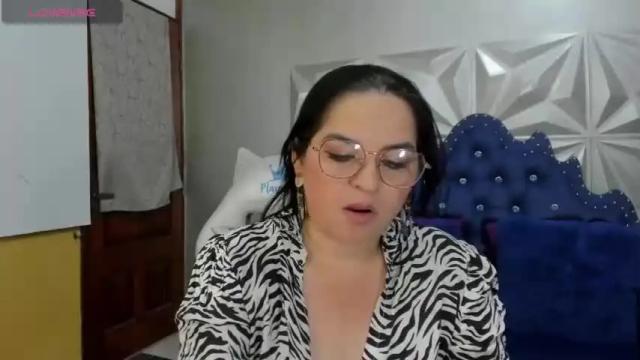 Image 11 of naughty_milfxx Stream on Chaturbate on 18 months ago