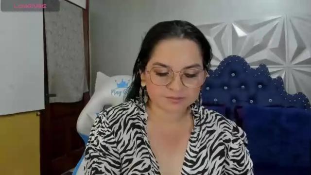Image 7 of naughty_milfxx Stream on Chaturbate on 18 months ago