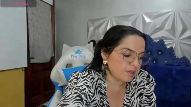 Image 8 of naughty_milfxx Stream on Chaturbate on 18 months ago