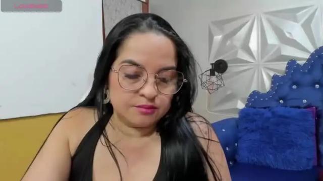 Image 10 of naughty_milfxx Stream on Chaturbate on 18 months ago