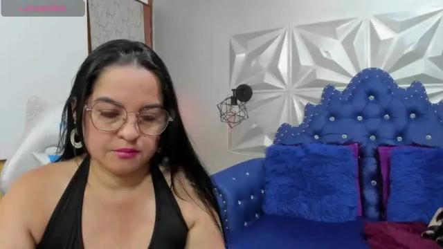 Image 8 of naughty_milfxx Stream on Chaturbate on 18 months ago