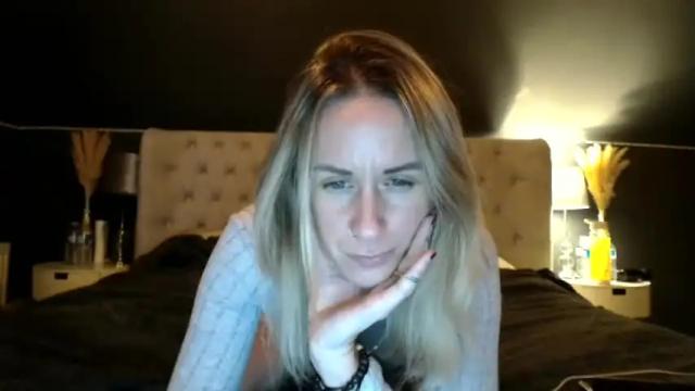 Image 2 of naughtybritishblonde Stream on Chaturbate on 14 months ago