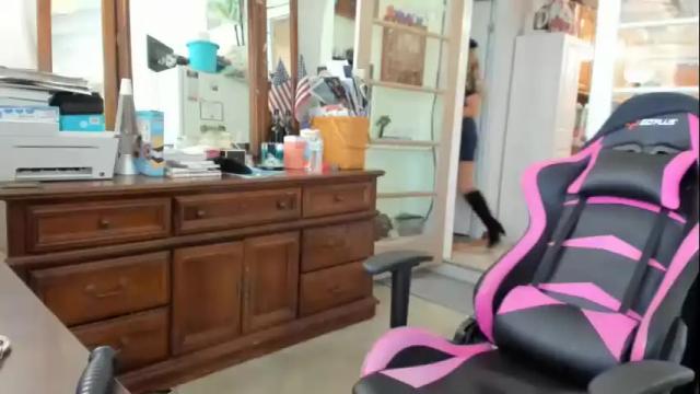 Image 4 of naughtycaligrl76 Stream on Chaturbate on 24 months ago