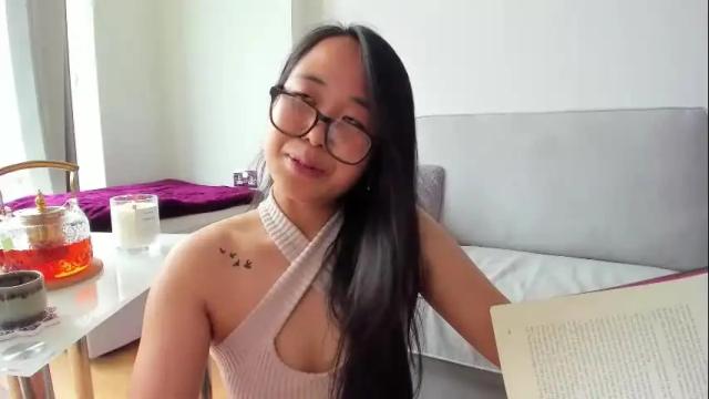 Image 4 of naughtynerdygirl Stream on Chaturbate on 2 days ago