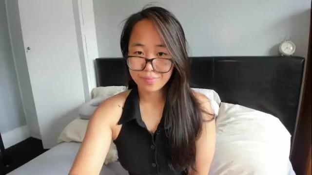 Image 12 of naughtynerdygirl Stream on Chaturbate on 3 months ago