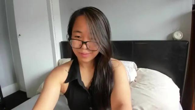 Image 3 of naughtynerdygirl Stream on Chaturbate on 3 months ago