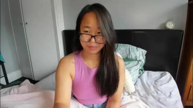Image 2 of naughtynerdygirl Stream on Chaturbate on 2 months ago
