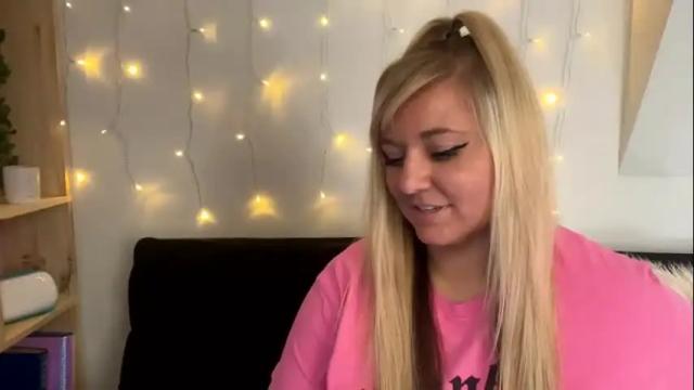 Image 10 of naughtynicole98 Stream on Chaturbate on 16 months ago