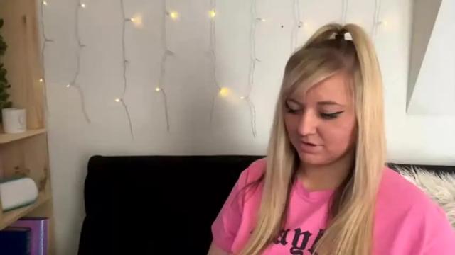 Image 11 of naughtynicole98 Stream on Chaturbate on 16 months ago
