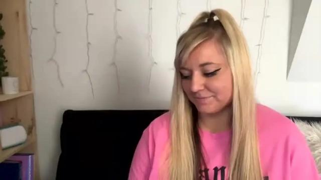 Image 8 of naughtynicole98 Stream on Chaturbate on 16 months ago
