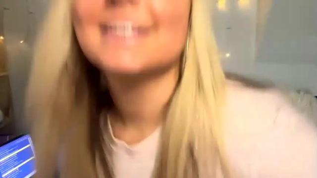 Image 7 of naughtynicole98 Stream on Chaturbate on 14 months ago