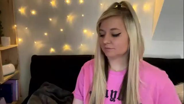 Image 3 of naughtynicole98 Stream on Chaturbate on 14 months ago
