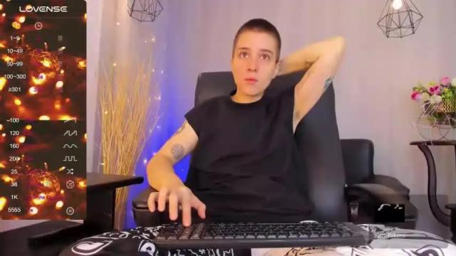 Image 2 of naughtyred_ath Stream on Chaturbate on 17 months ago