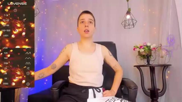 Image 4 of naughtyred_ath Stream on Chaturbate on 17 months ago