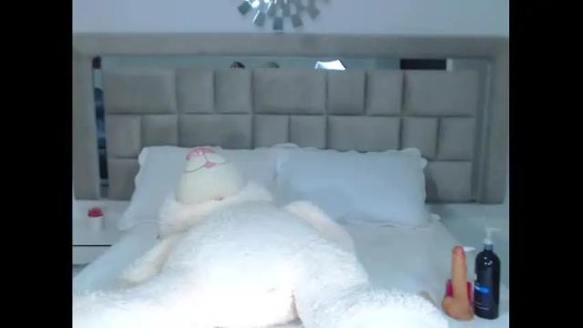 Image 3 of naughtysweet18 Stream on Chaturbate on 17 months ago