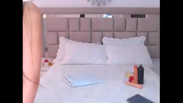 Image 11 of naughtysweet18 Stream on Chaturbate on 17 months ago