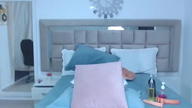 Image 10 of naughtysweet18 Stream on Chaturbate on 16 months ago
