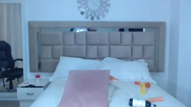 Image 4 of naughtysweet18 Stream on Chaturbate on 16 months ago