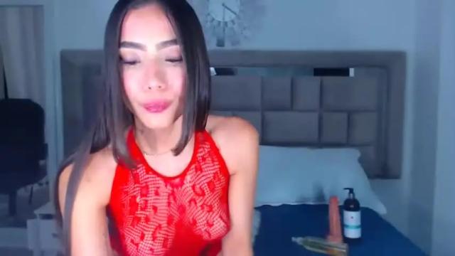 Image 2 of naughtysweet18 Stream on Chaturbate on 16 months ago