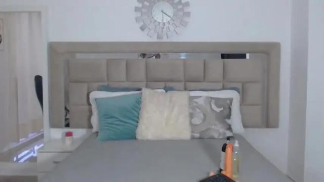 Image 7 of naughtysweet18 Stream on Chaturbate on 14 months ago