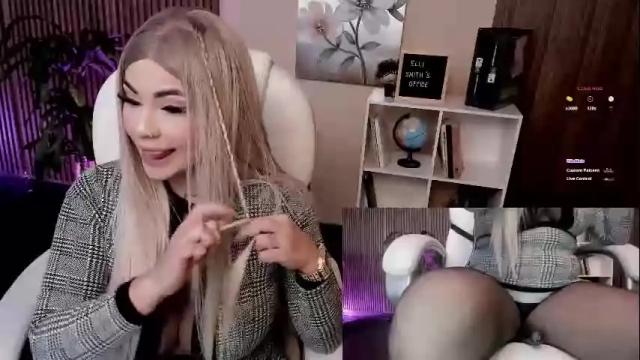 Image 4 of naugthyelli Stream on Chaturbate on 22 days ago