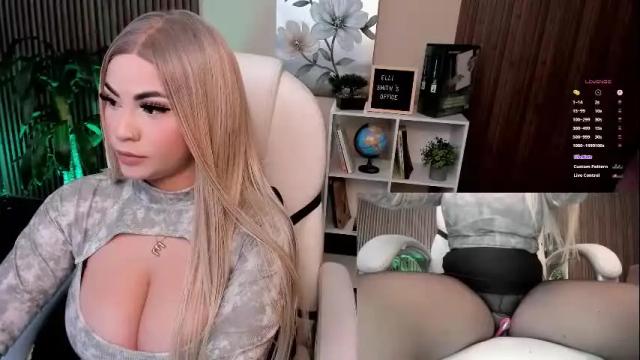 Image 7 of naugthyelli Stream on Chaturbate on 4 days ago