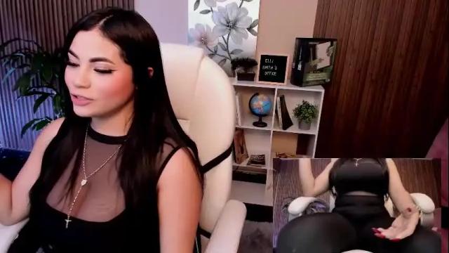 Image 6 of naugthyelli Stream on Chaturbate on 1 month ago
