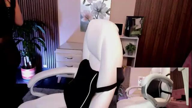 Image 7 of naugthyelli Stream on Chaturbate on 1 month ago