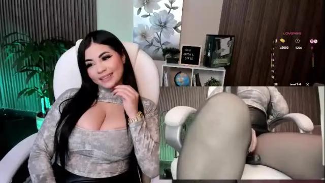 Image 8 of naugthyelli Stream on Chaturbate on 1 month ago