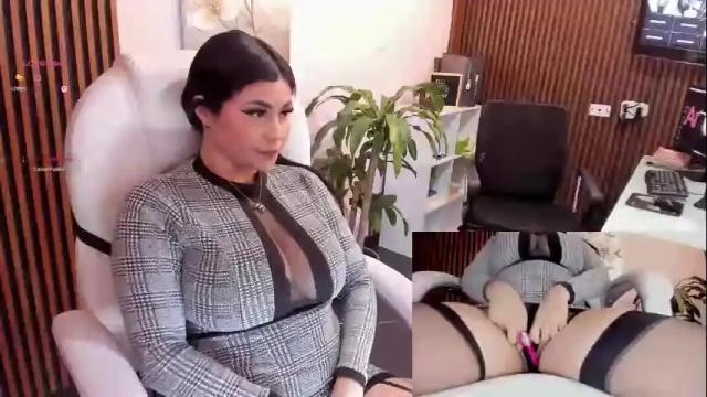 Image 11 of naugthyelli Stream on Chaturbate on 23 days ago