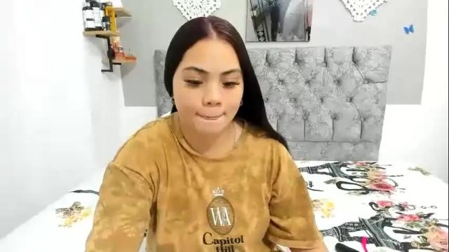 Image 3 of nay_and_aleja Stream on Chaturbate on 2 months ago